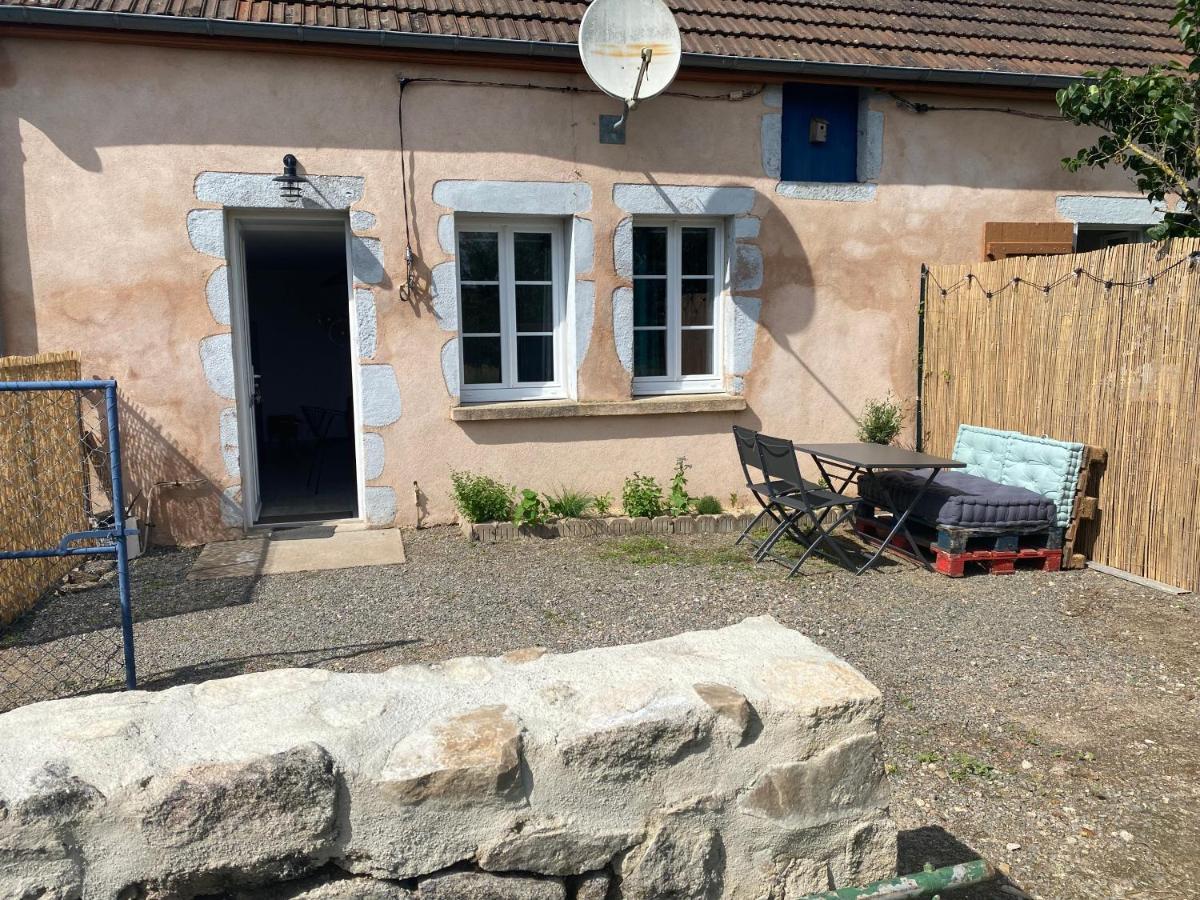 Le Patis Karadok - Le Gite A La Ferme Du Karadok'Inn Mesvres Exterior photo